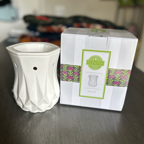 Scentcy Alabaster warmer - Picture 2 of 4